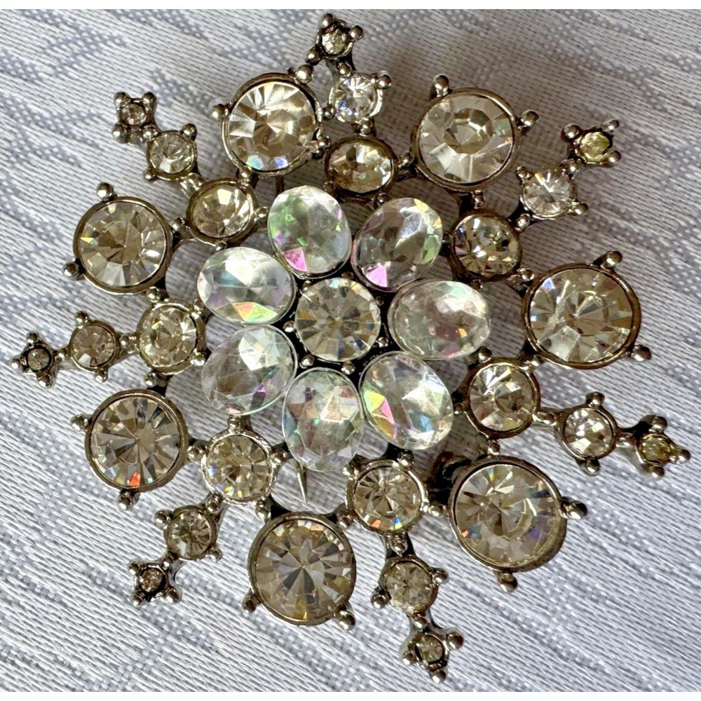 Vintage Rhinestone Snowflake Brooch Clear Crystal Silver Tone Winter Holiday Pin